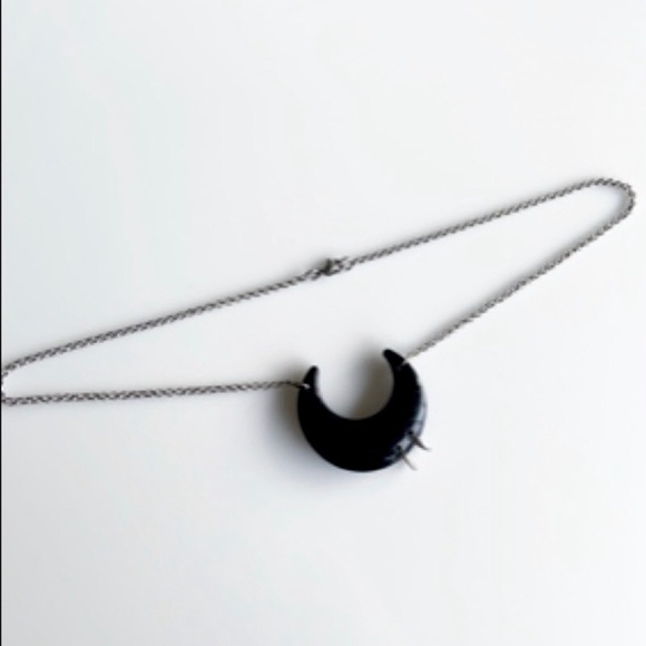 Black & glitter resin pierced moon necklace - Picture 11 of 13